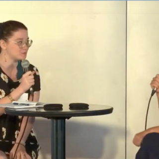 L’aube est bleue dans la presse